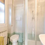 Guesthost - Seaview & Balcony Apartamento *