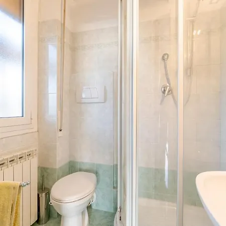Guesthost - Seaview & Balcony Appartement *