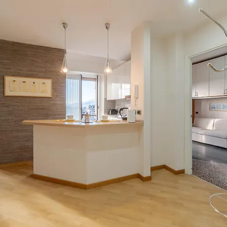 Guesthost - Seaview & Balcony 公寓 *