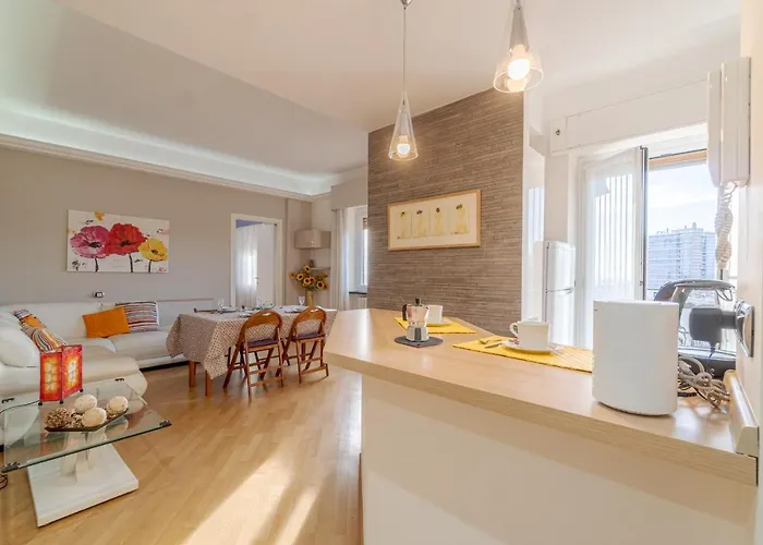 Guesthost - Seaview & Balcony