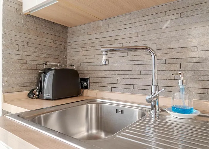 Guesthost - Seaview & Balcony Lejlighed *