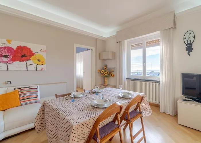 Guesthost - Seaview & Balcony *